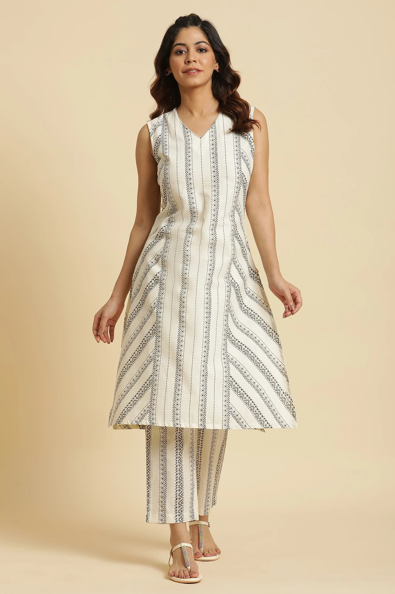 Ecru Printed Kurta & Pants Co-Ord Set With Kantha Detail - Image 2