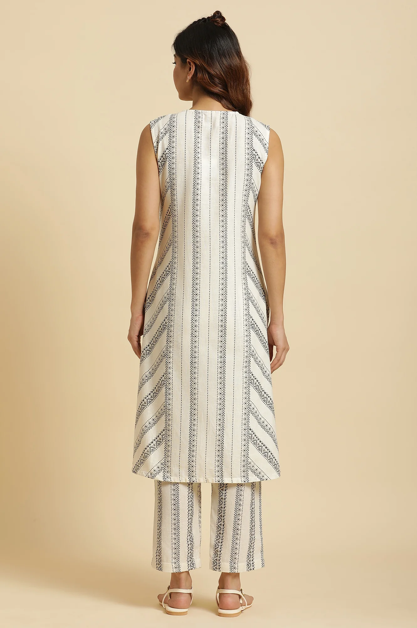 Ecru Printed Kurta & Pants Co-Ord Set With Kantha Detail - Image 4