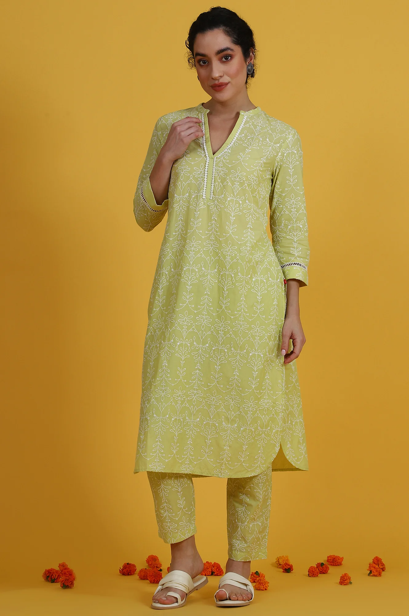 Green Embroidered Straight Pure Cotton Kurta - Image 2