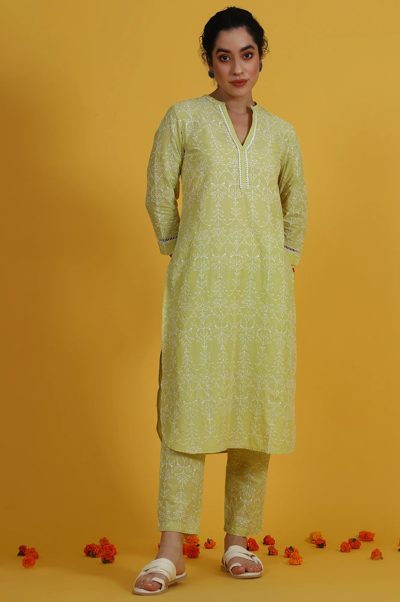 Green Embroidered Straight Pure Cotton Kurta - Image 3