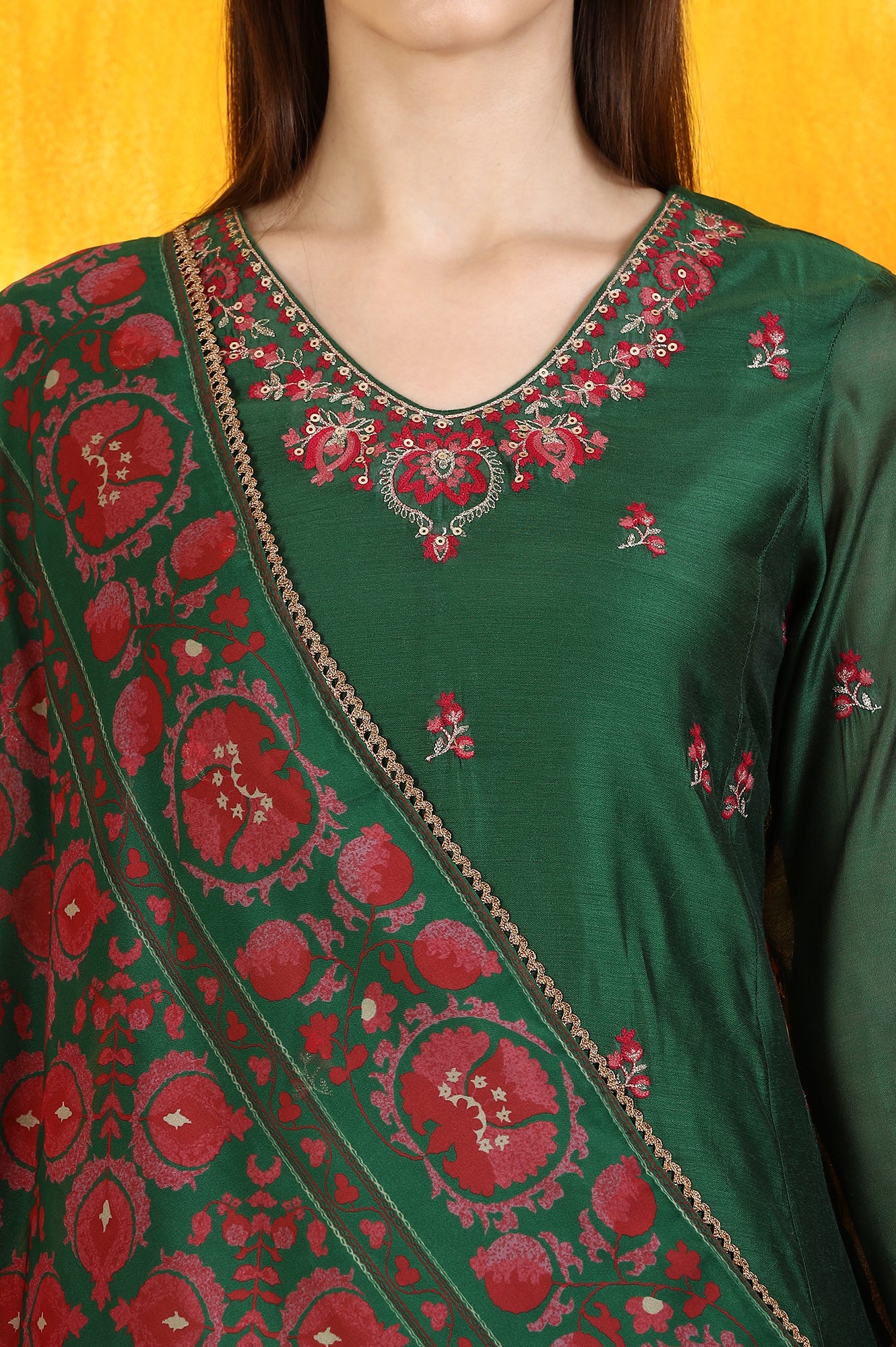 Emerald Green Embroidered Panelled Kurta, Flared Pants and Dupatta Set - Image 4