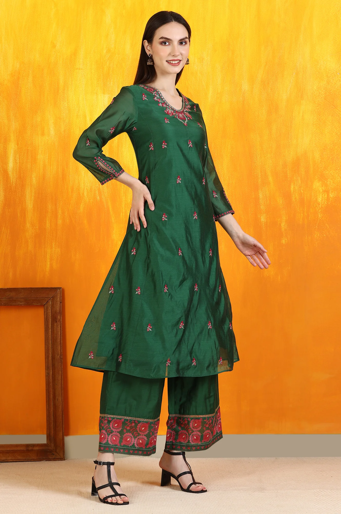 Emerald Green Embroidered Panelled Kurta, Flared Pants and Dupatta Set - Image 7