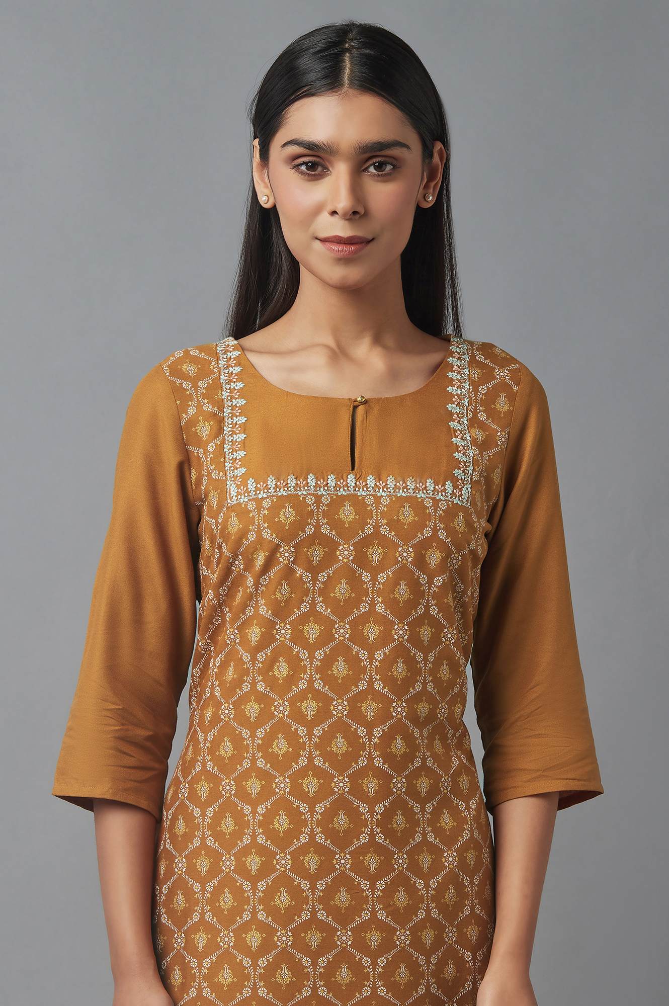 Gold Embroidered kurta - Image 5