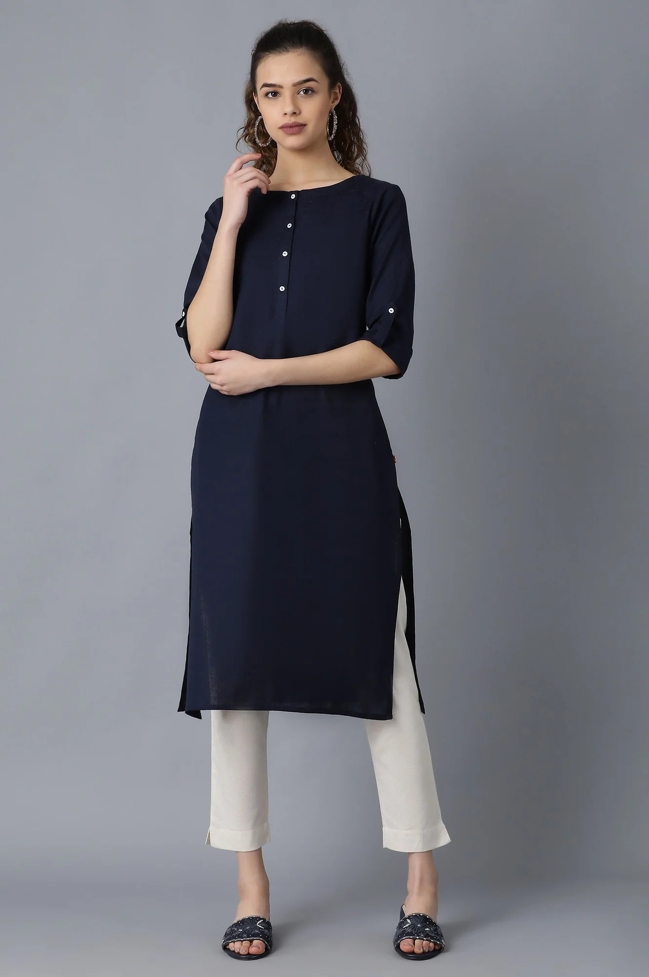Green And Blue Solid Thread Work Straight Kurta Combo - Image 2