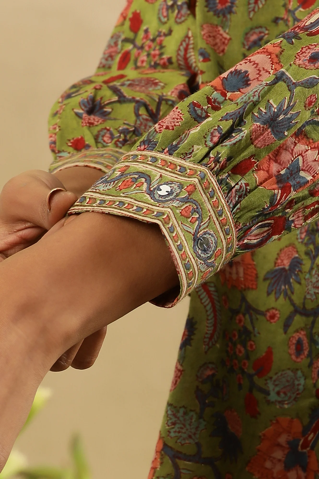 Green Block Print Top With Gathered Sleeves - Image 7