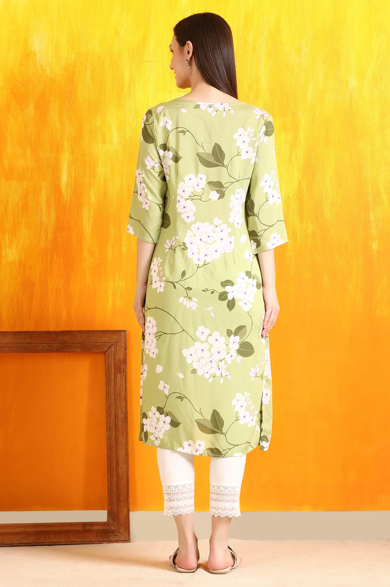 Green Bold Floral Printed Modal Straight Kurta - Image 6