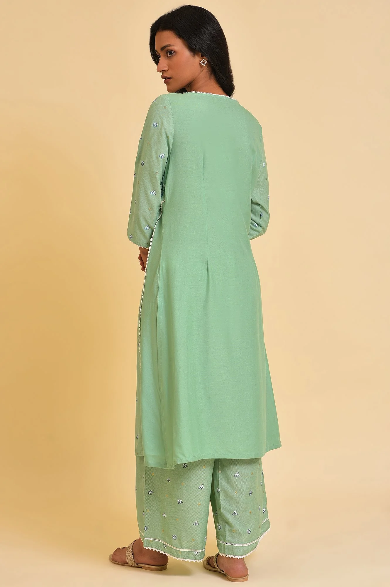 Green Embroidered Straight Kurta - Image 2