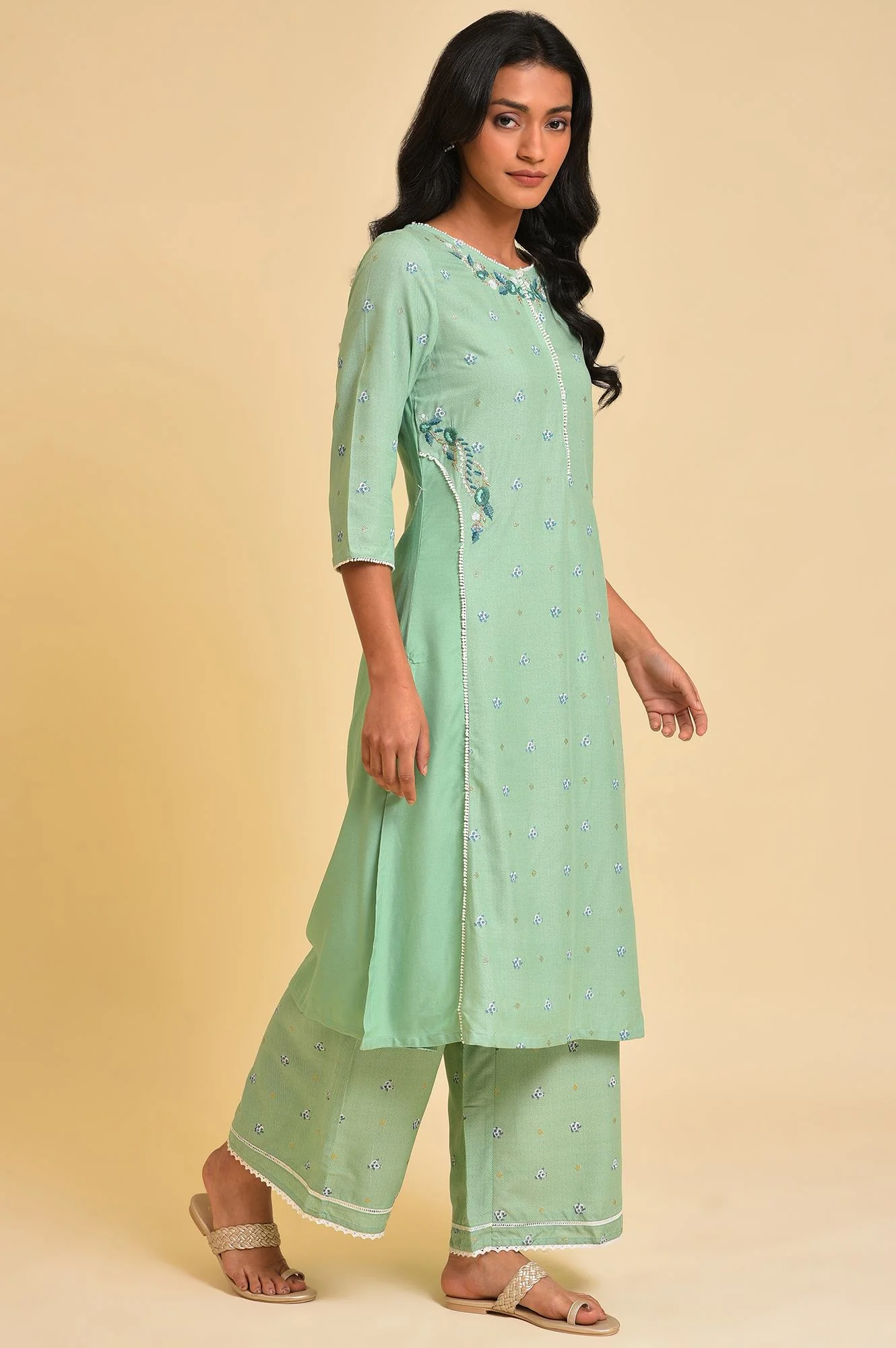 Green Embroidered Straight Kurta - Image 4