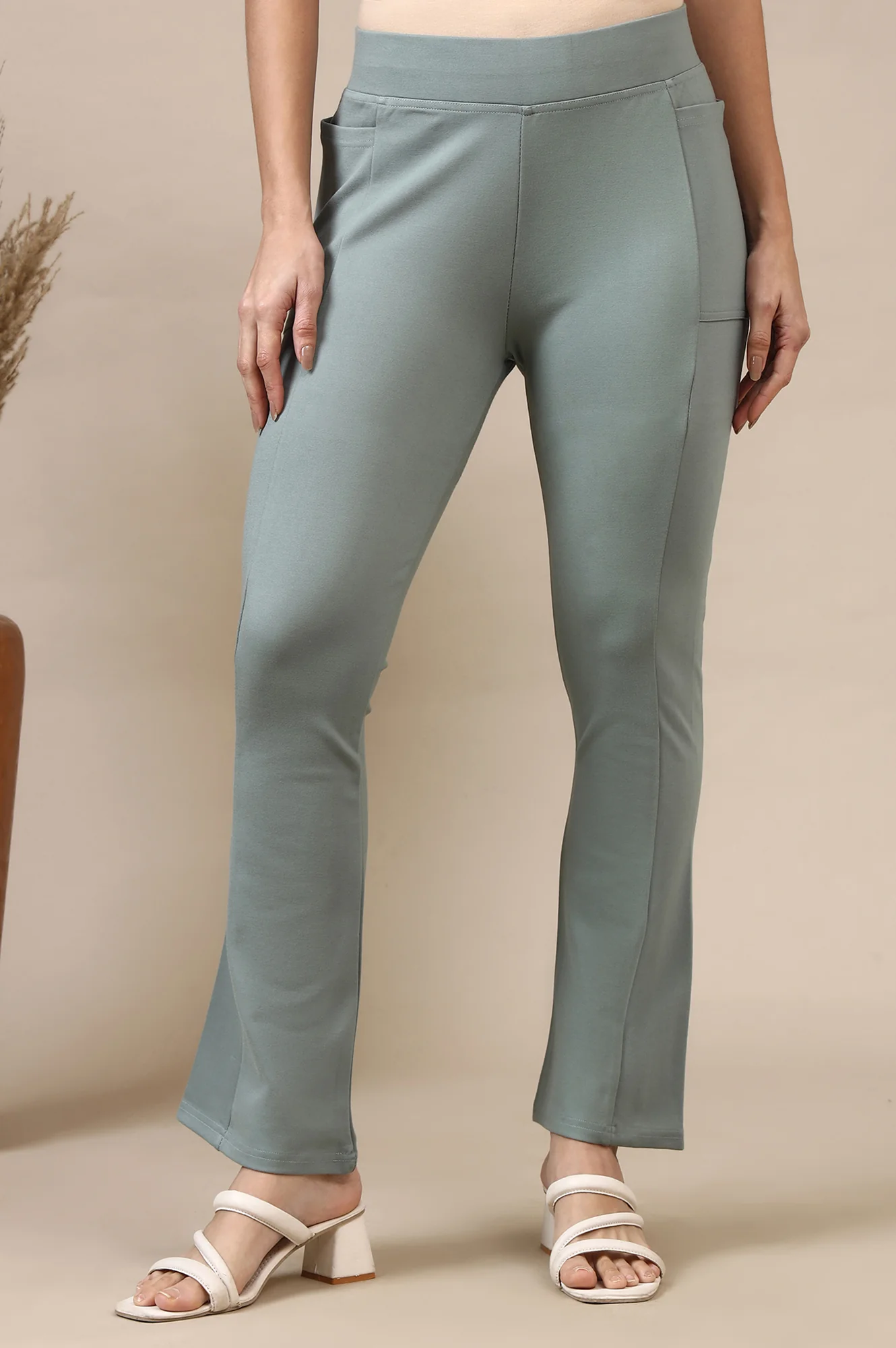 Green Solid Flared High Waisted Yoga Tights With Side Pockets - Image 2