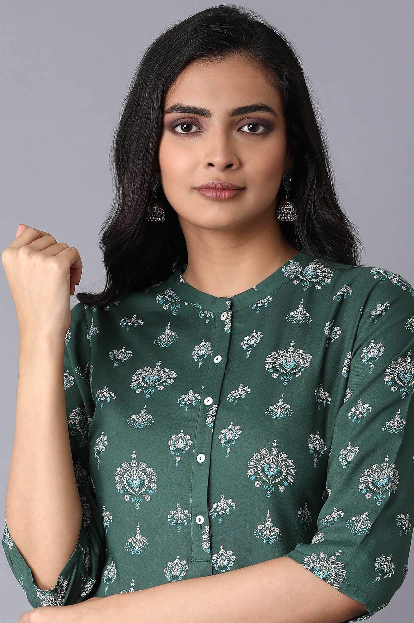 Green Floral Printed Lace Rayon Straight Kurta and Straight Pant Set - Image 2