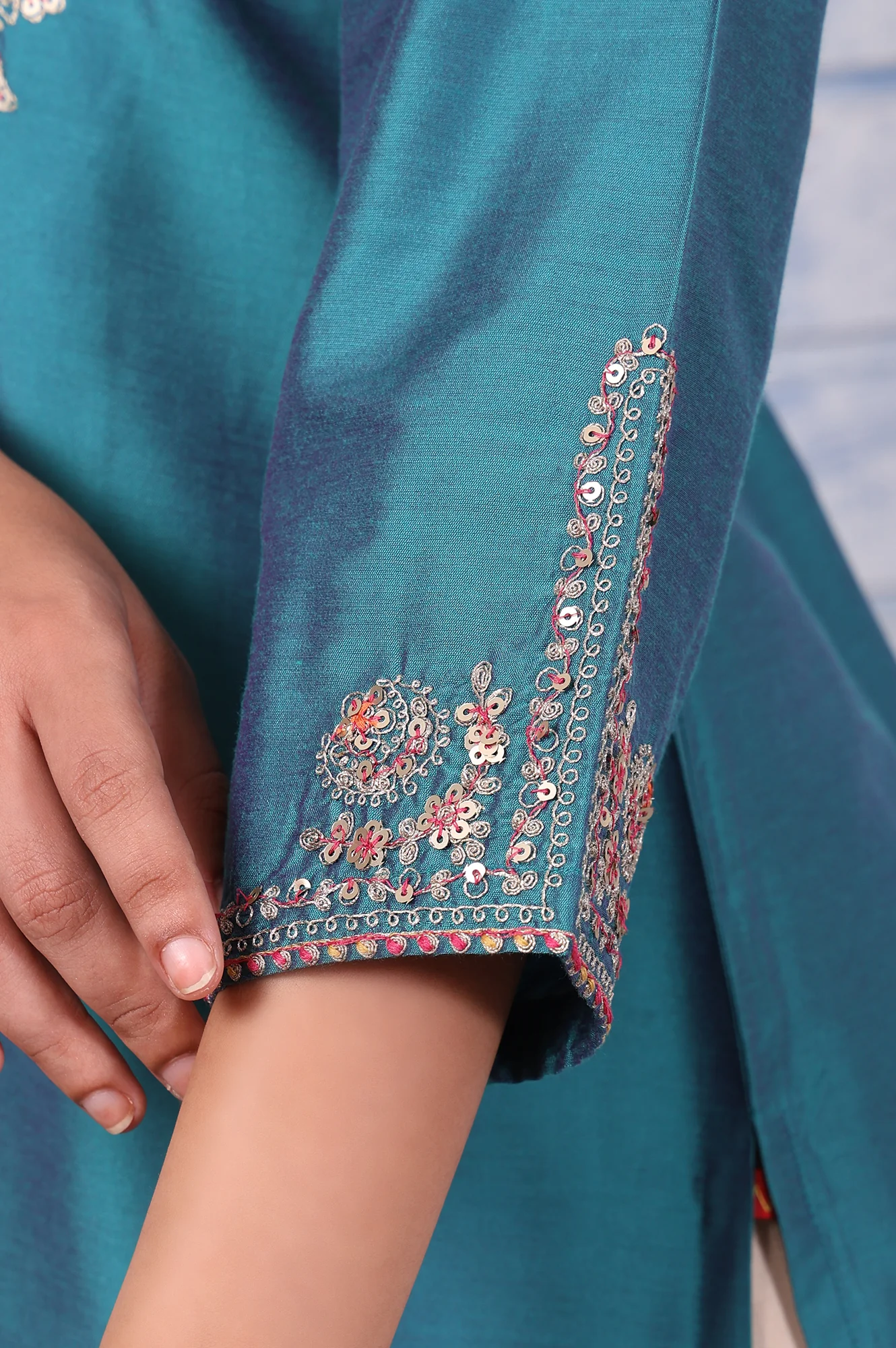 Green Metallic Embroidered Straight Kurta - Image 7