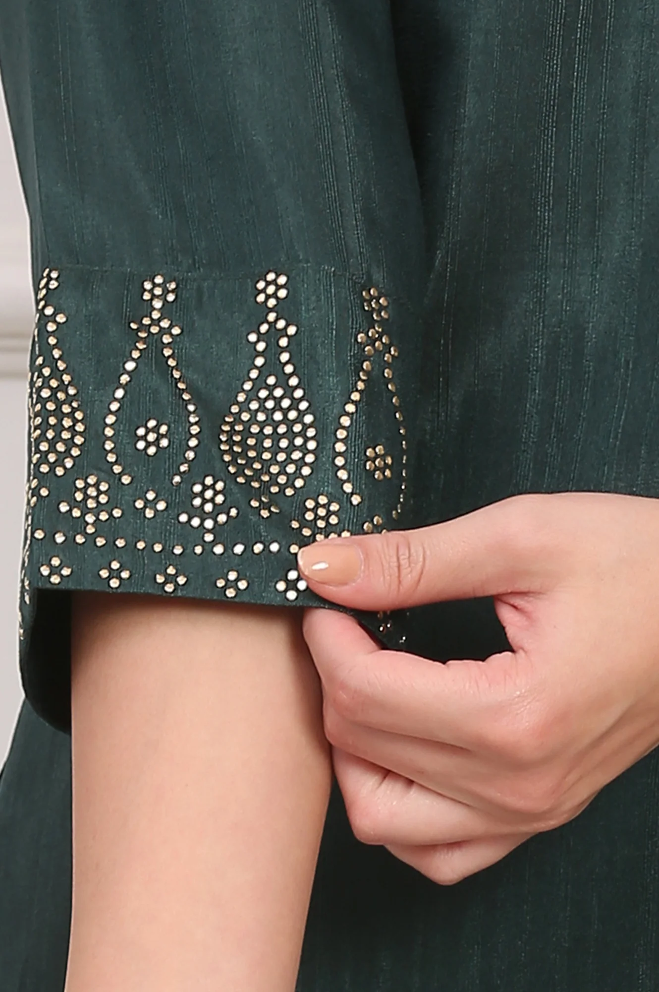 Green Mukaish Embellished Straight Kurta and Straight Pants Co-ord Set - Image 6