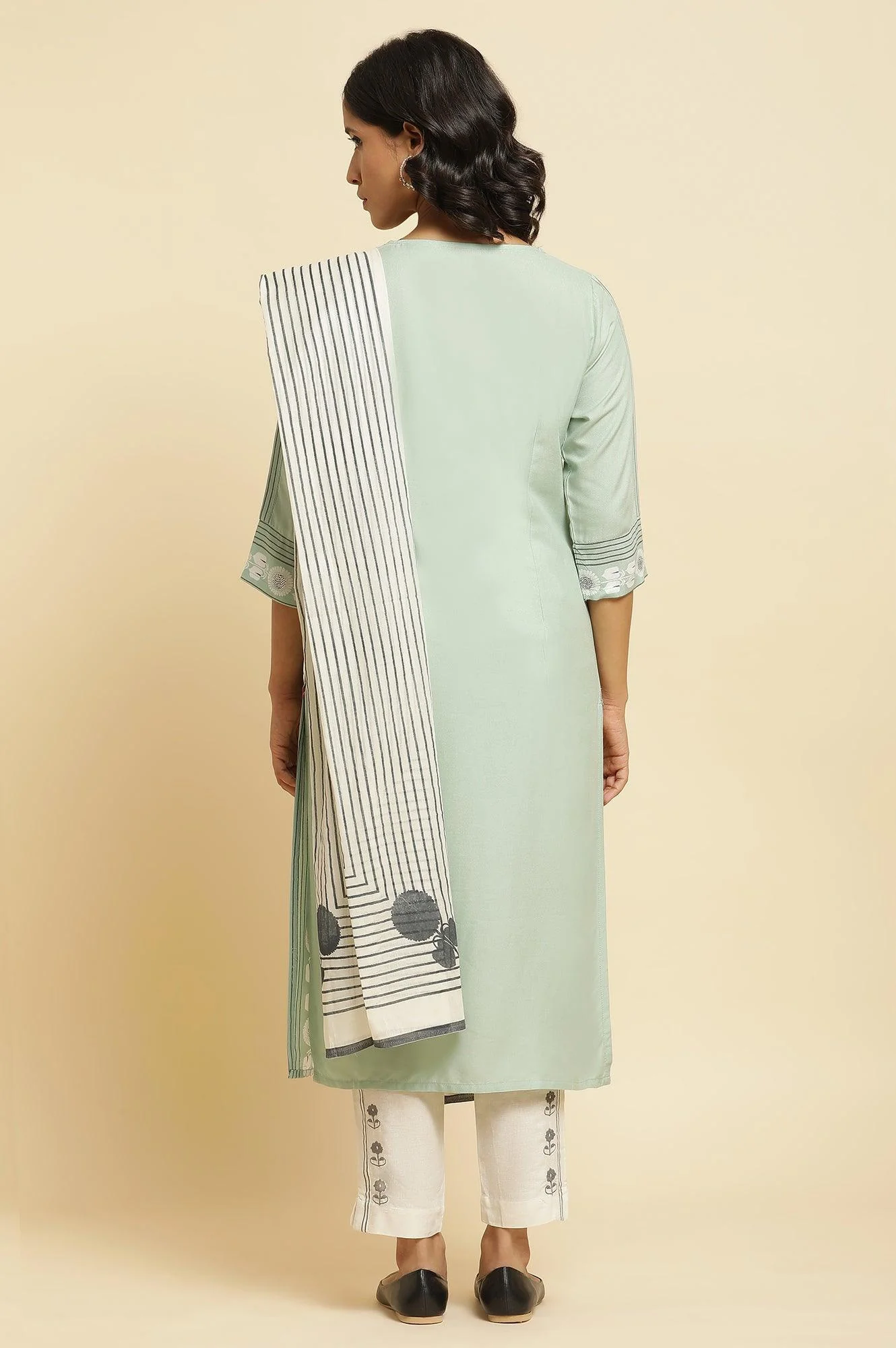 Green Printed Kurta, Pants & Dupatta - Image 4