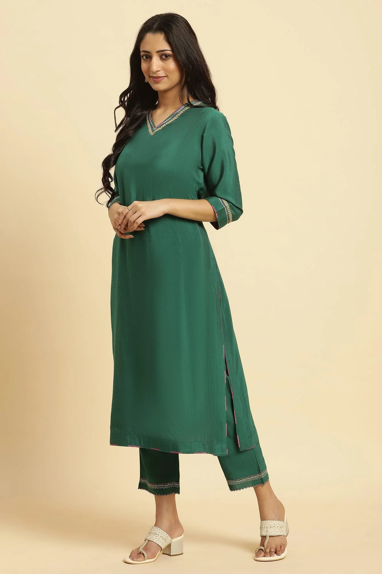 Green Solid Kurta, Pants And Jacquard Dupatta - Image 3