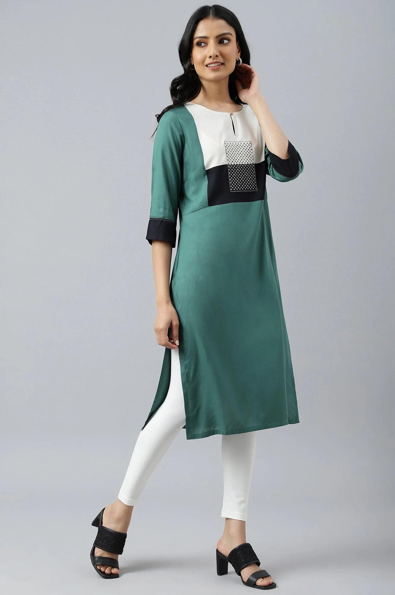 Green Solid kurta With Ecru And Black Yoke - Image 6