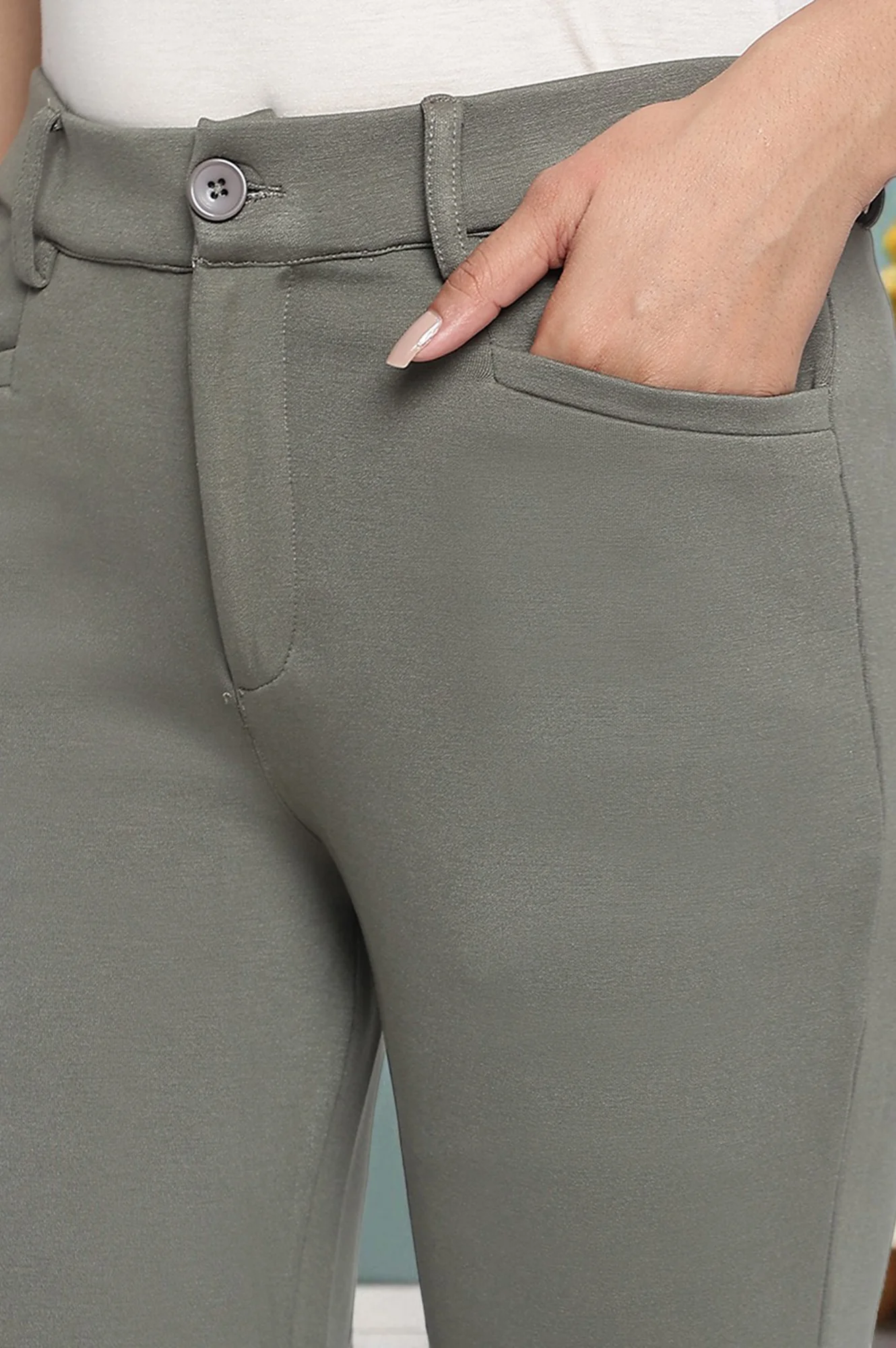 Green Solid Mid Rise Trouser in Ankle Length - Image 7