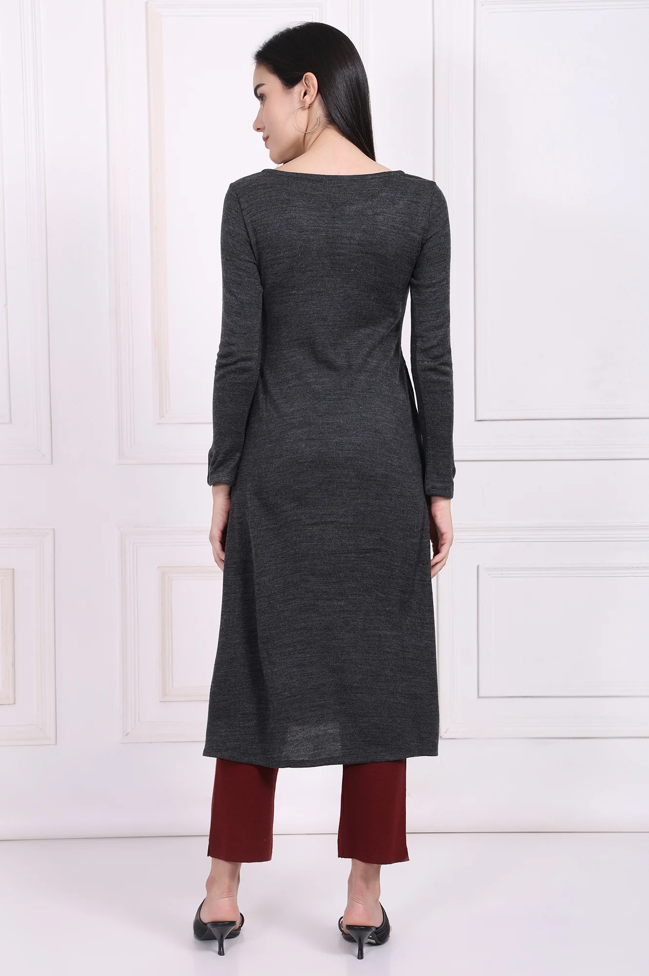 Grey Embroidered A-Line Acrylic Winter Kurta - Image 5