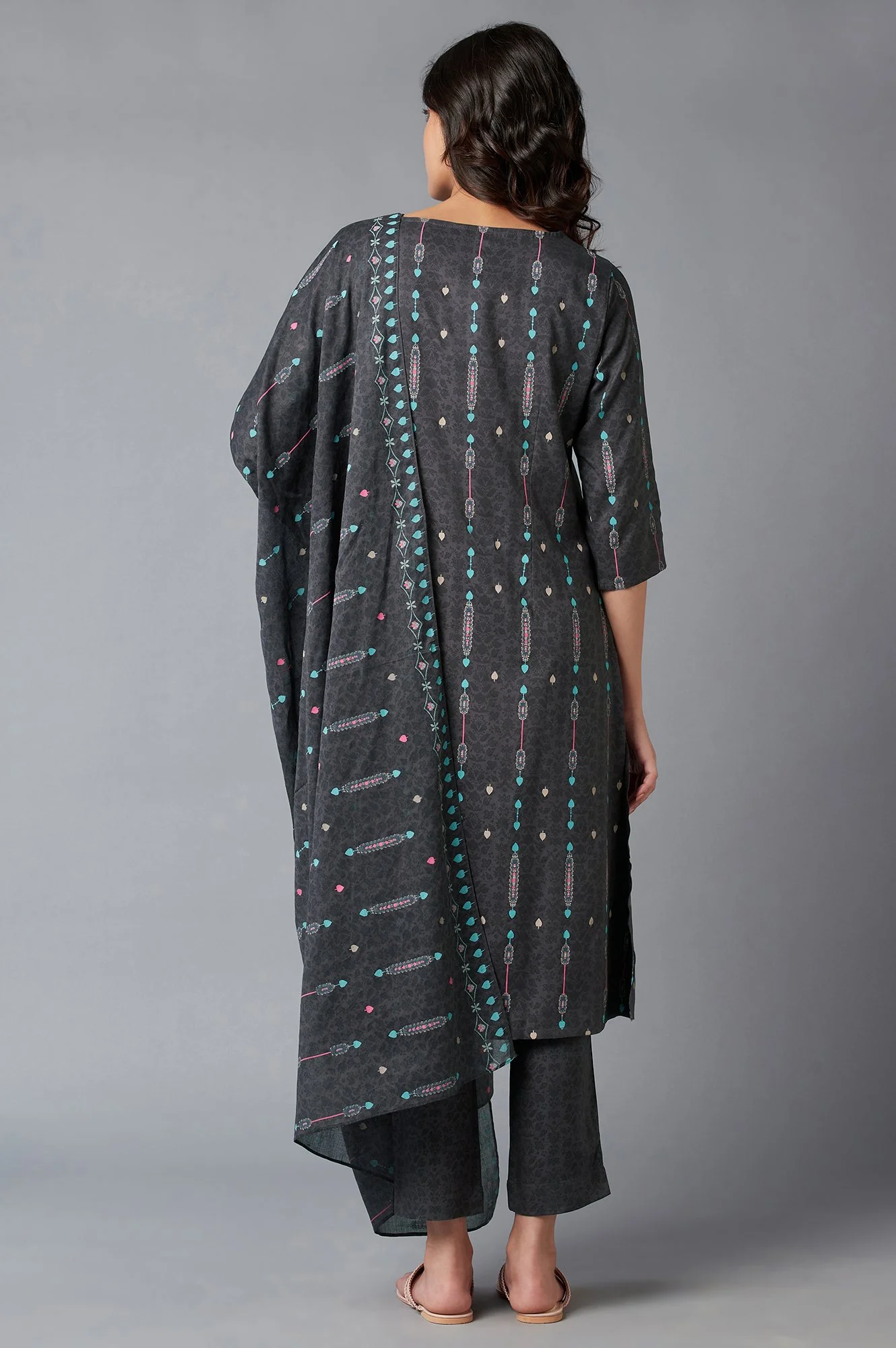 Grey Printed kurta With Slim Pants And Dupatta - Image 2