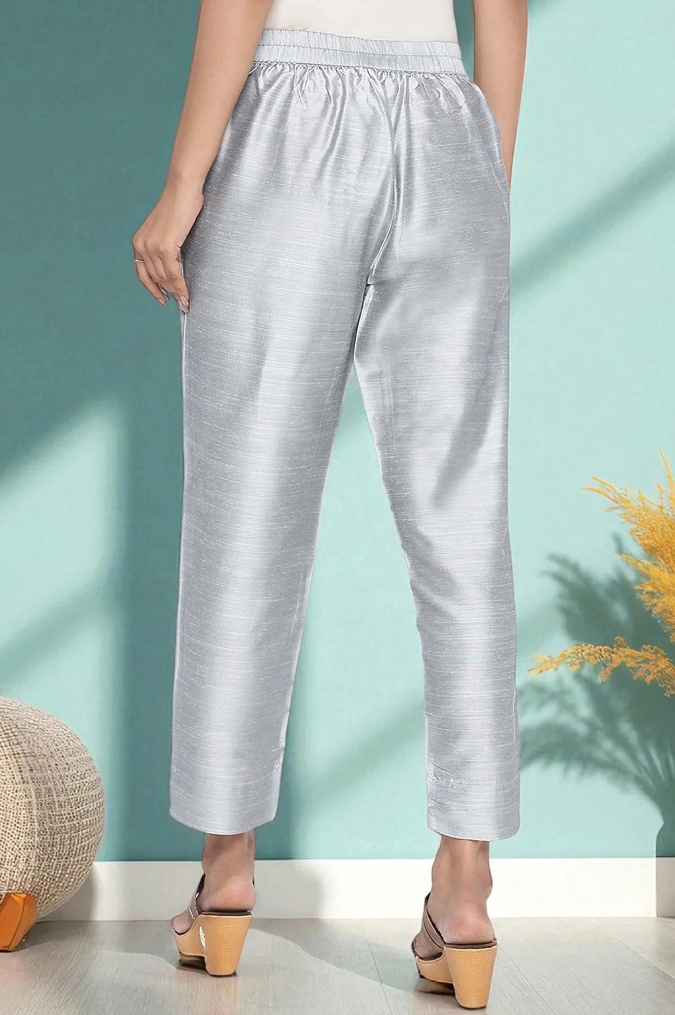 Grey Solid Mid Rise Slub Trousers in Ankle Length - Image 4
