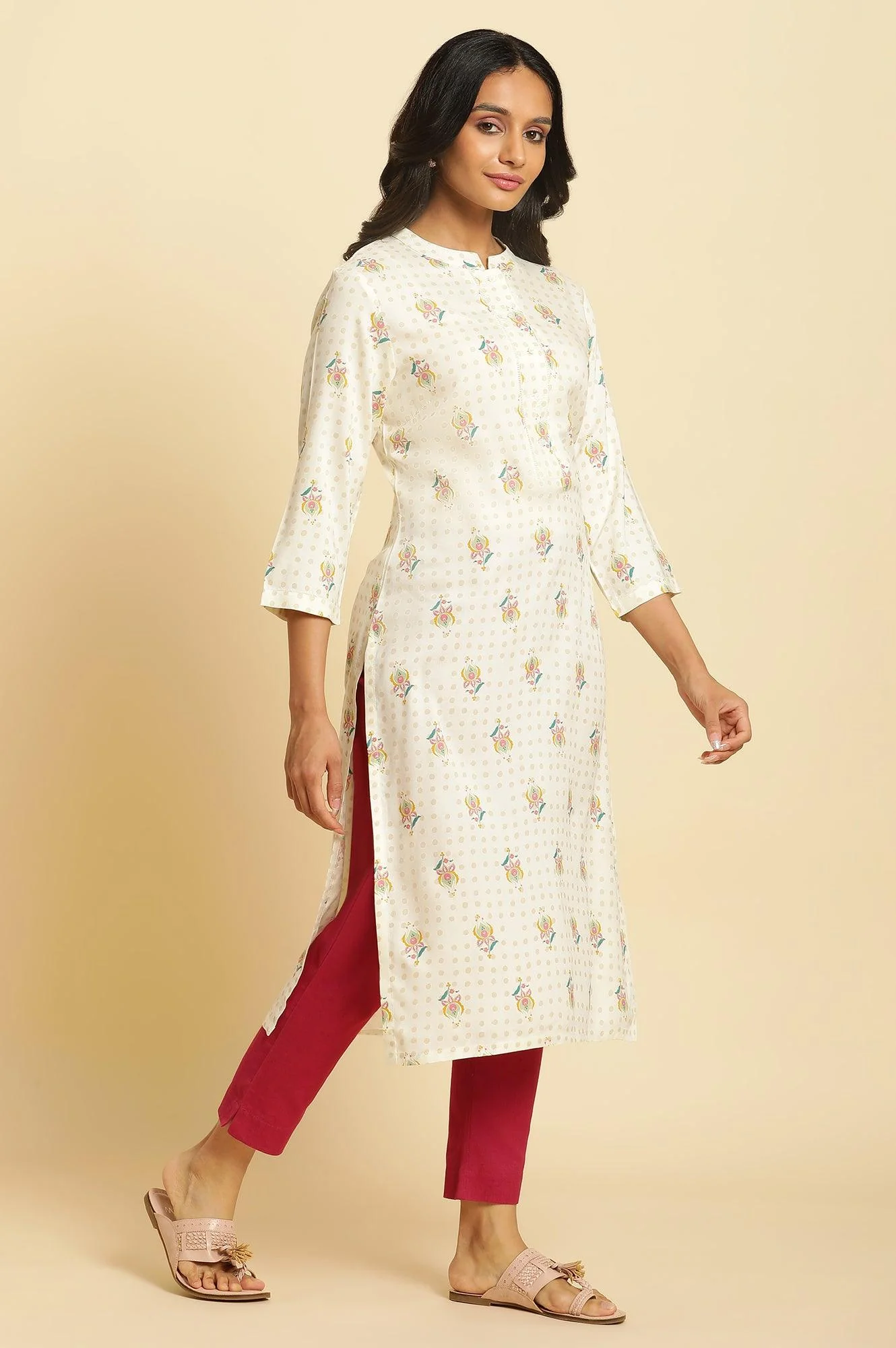 Ivory Floral Printed Straight Kurta - Image 4