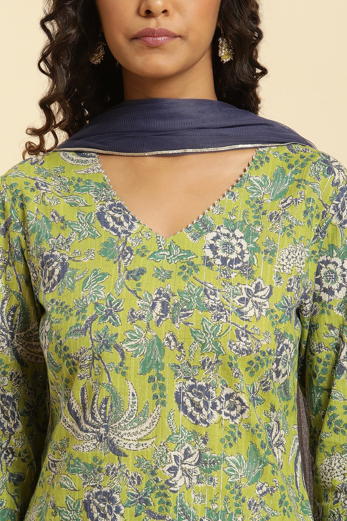 Light Green Floral Printed Kurta, Pants And Dupatta Set - Image 5