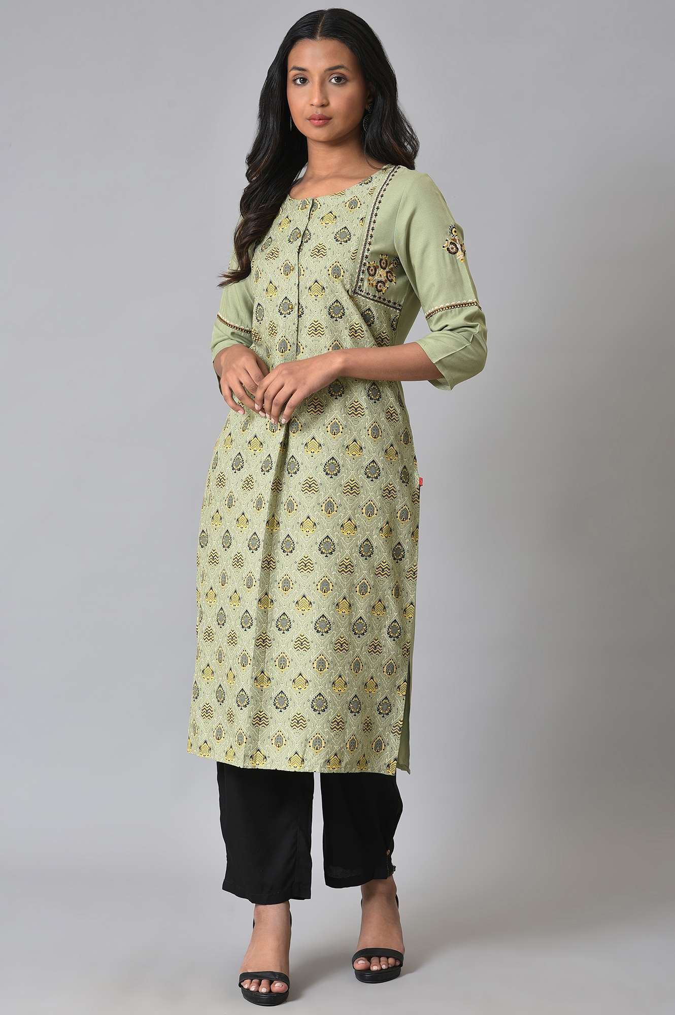 Light Green Printed kurta Set - Image 9