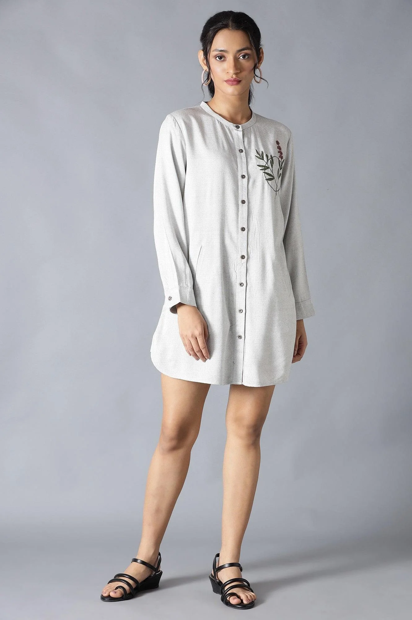 Light Grey Yarn-Dyed Tunic With Thread Embroidery In Mandarin Neck - Image 6