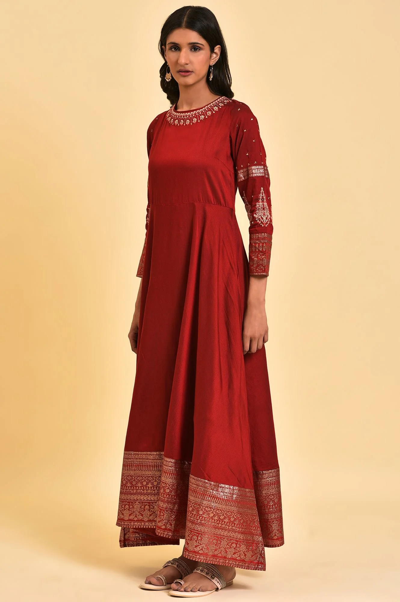 Maroon Embroidered Ethnic Straight Kurta - Image 3