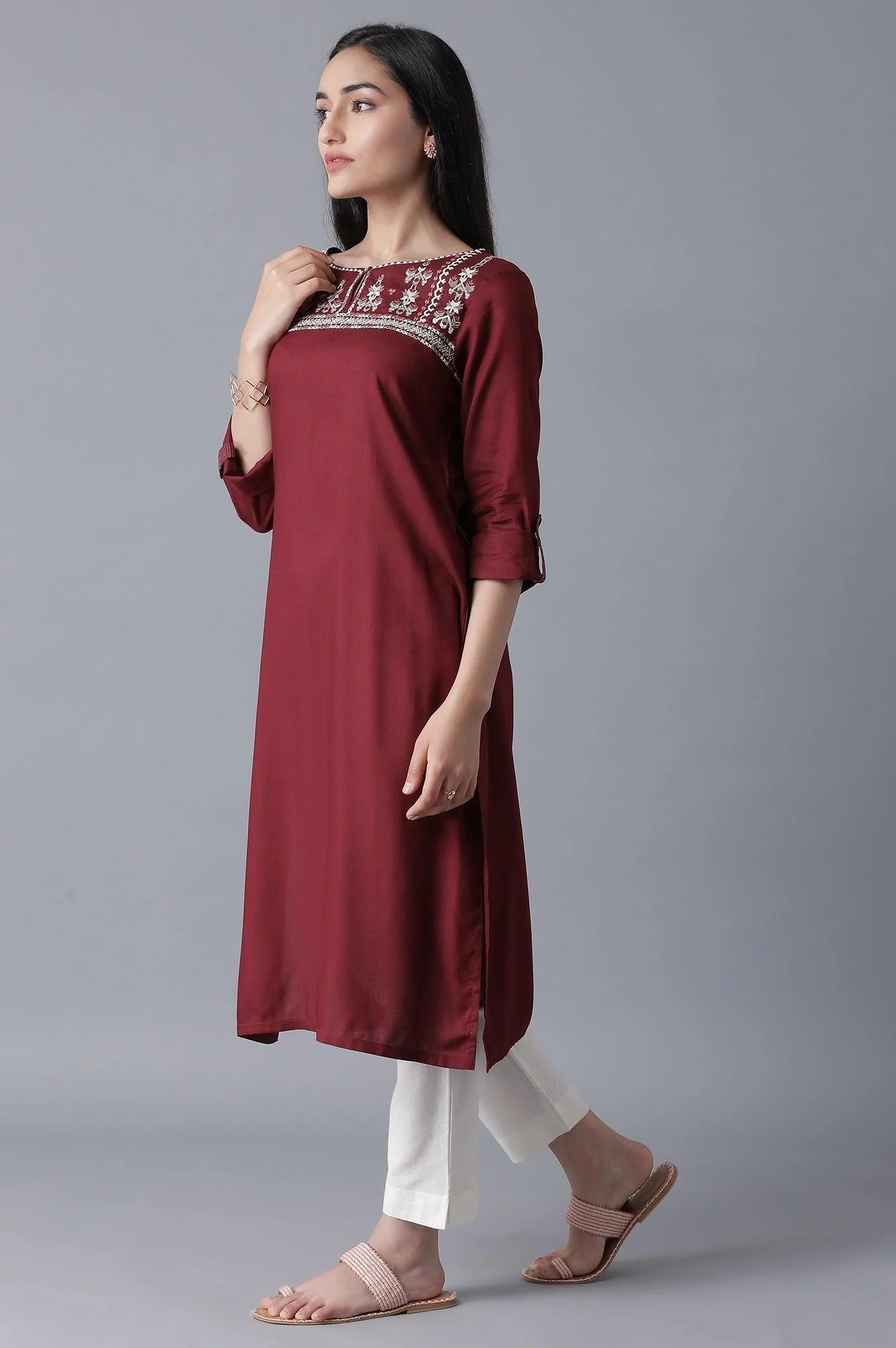 Maroon Embroidered straight kurta - Image 3