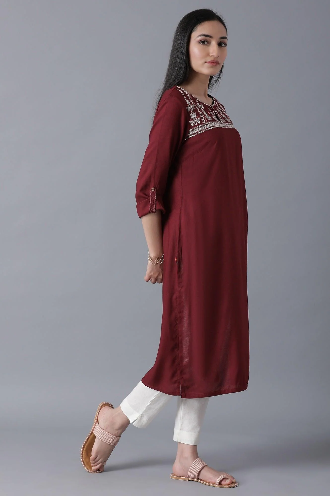 Maroon Embroidered straight kurta - Image 4