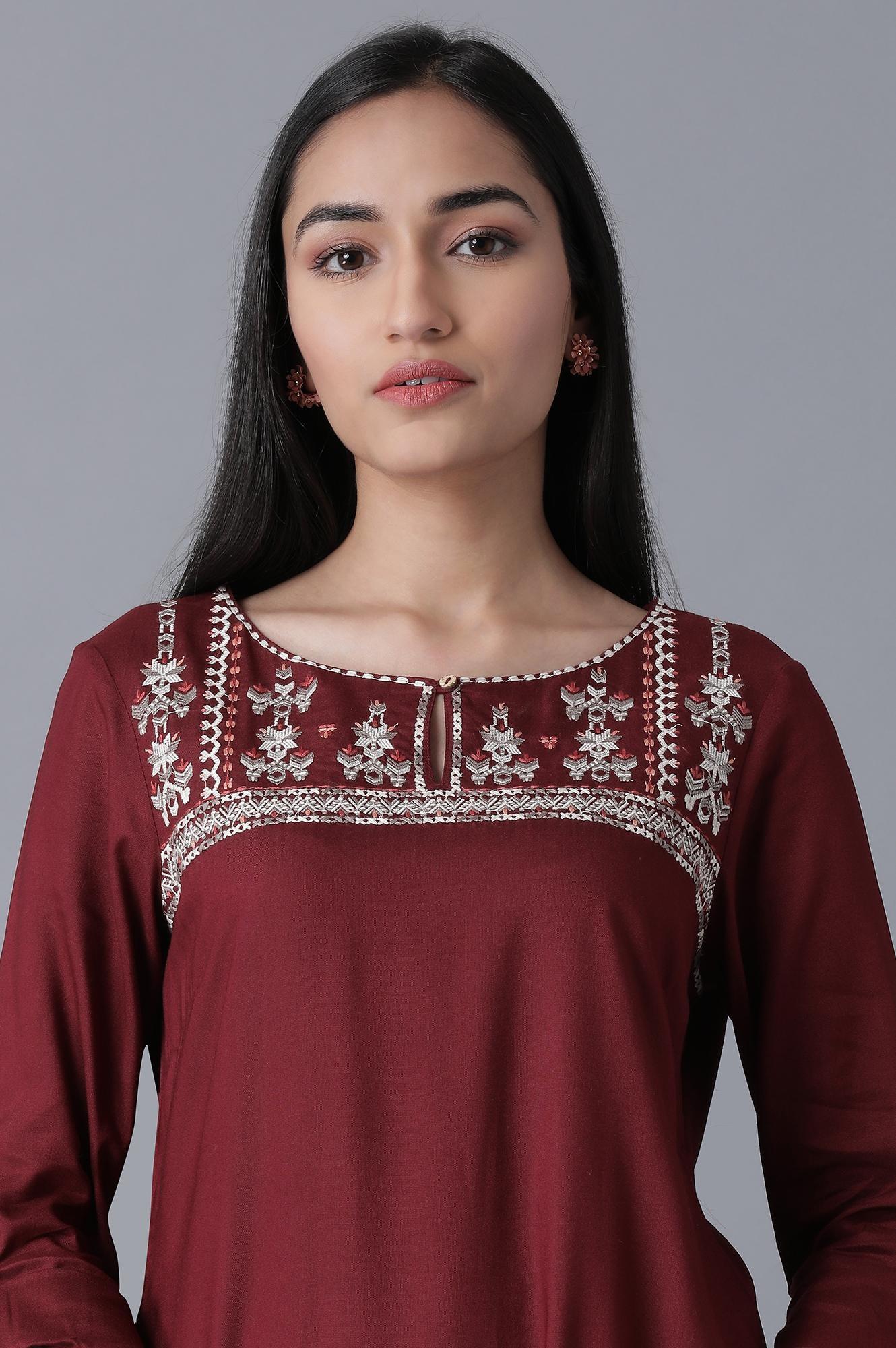 Maroon Embroidered straight kurta - Image 5