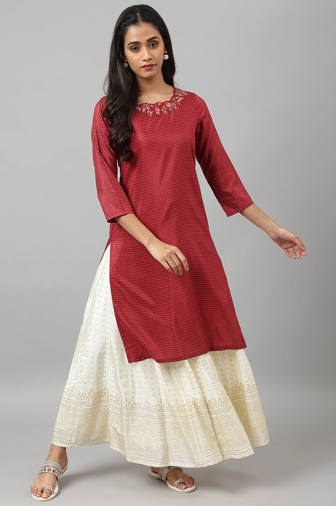 Maroon Festive kurta With Embroidered Neck - Image 5