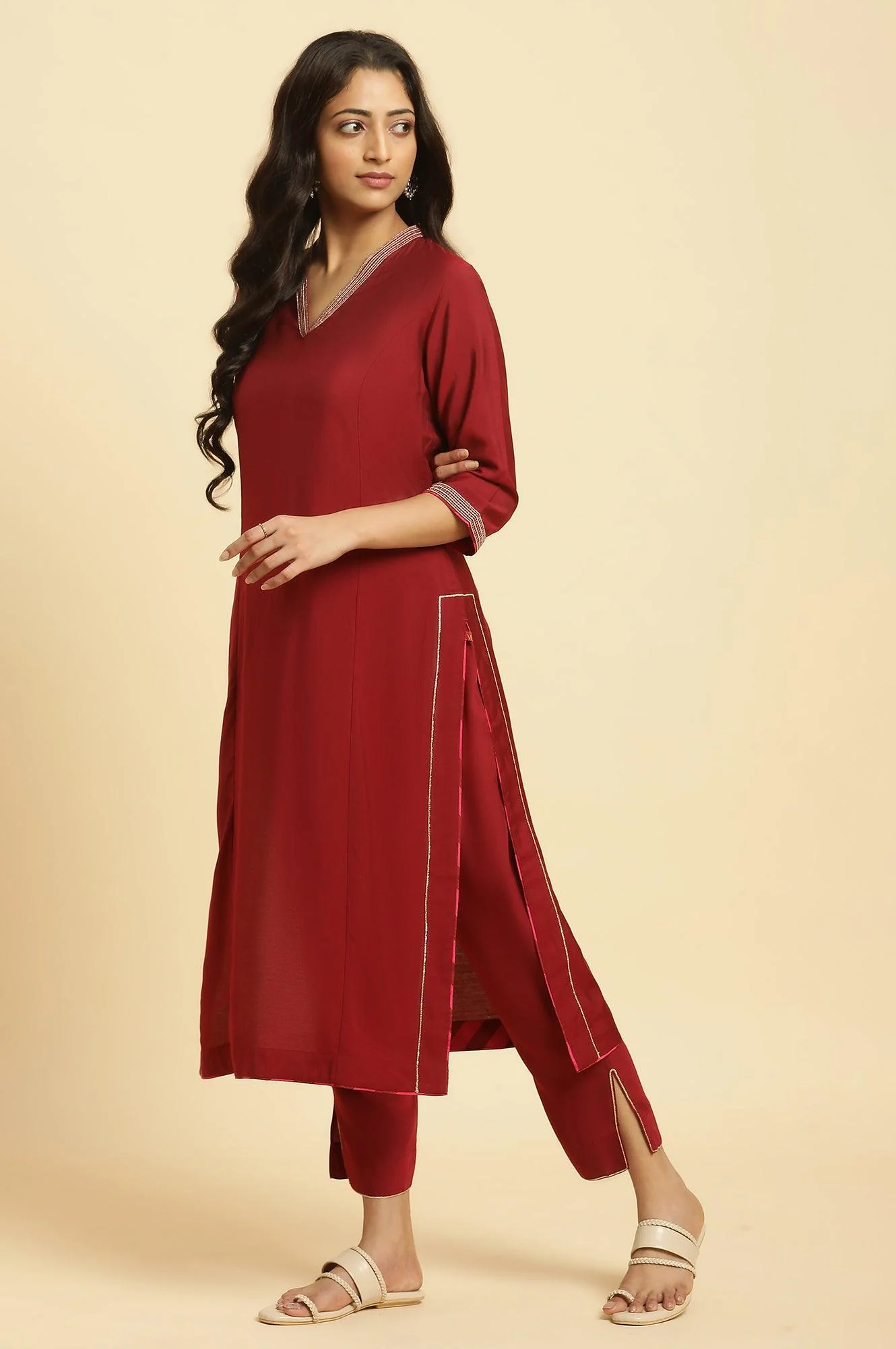 Maroon Solid Kurta, Pants And Jacquard Dupatta - Image 4