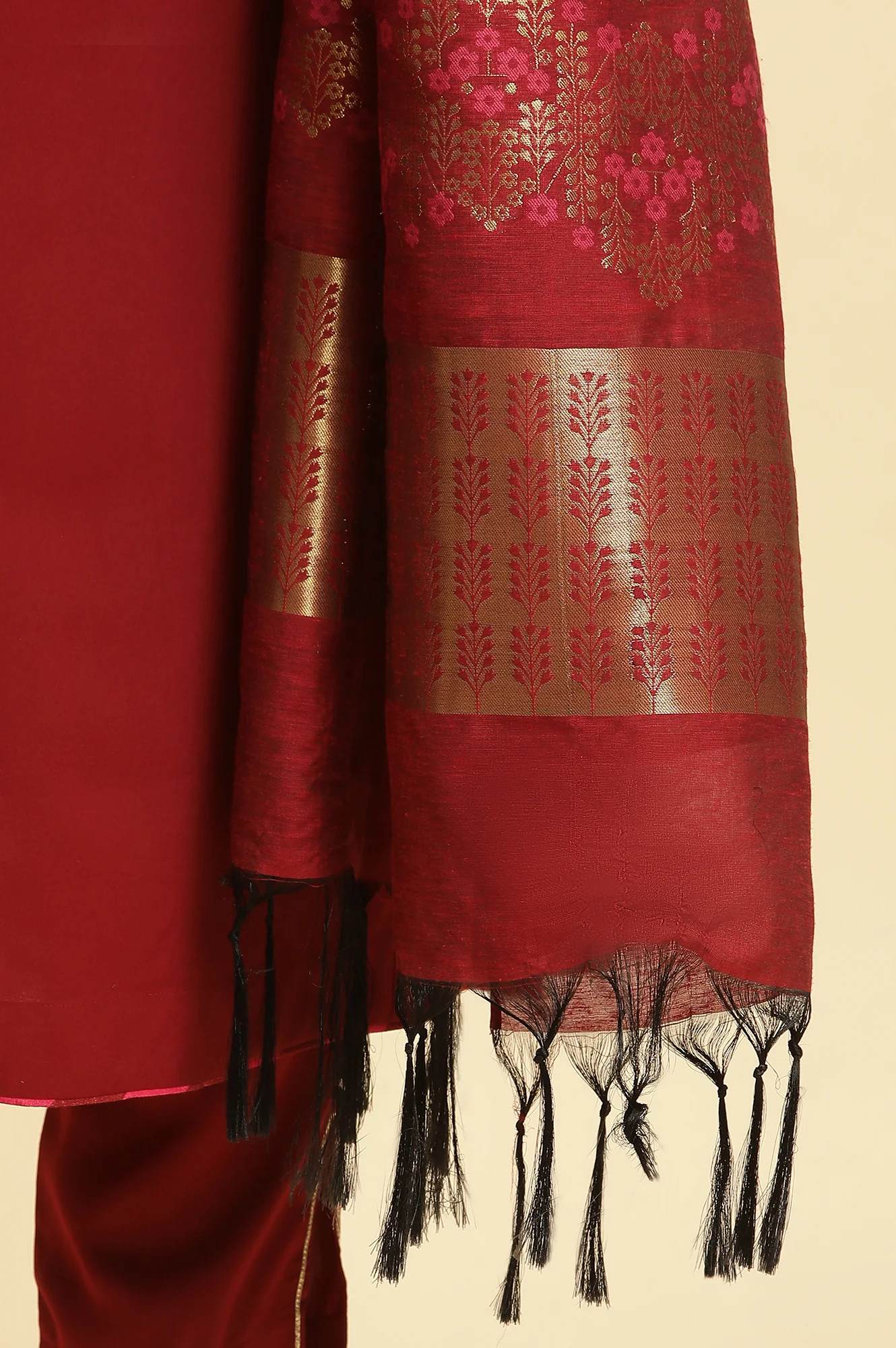 Maroon Solid Kurta, Pants And Jacquard Dupatta - Image 7