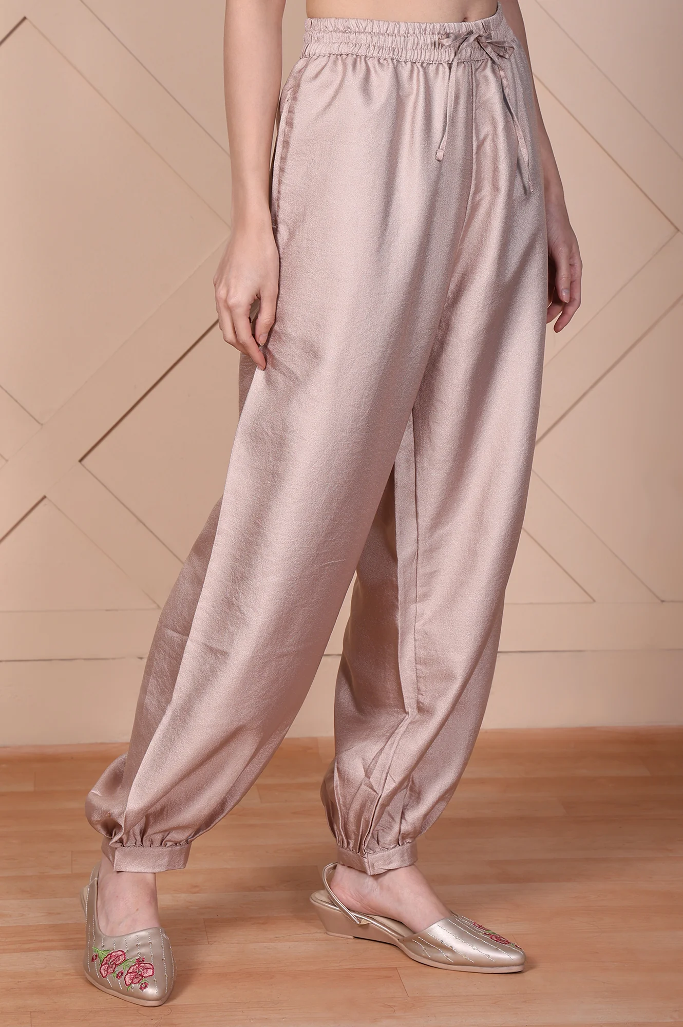 Mauve Solid Tapered Pant - Image 3