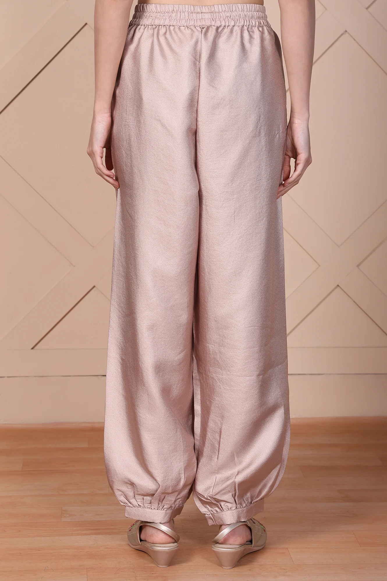 Mauve Solid Tapered Pant - Image 4