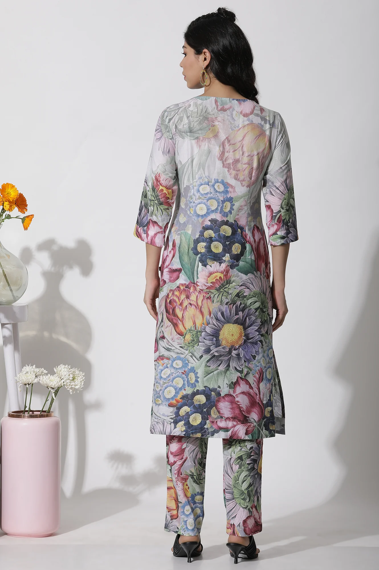 Multi-Coloured Floral Printed Short Kurta And Pants Set - Image 4