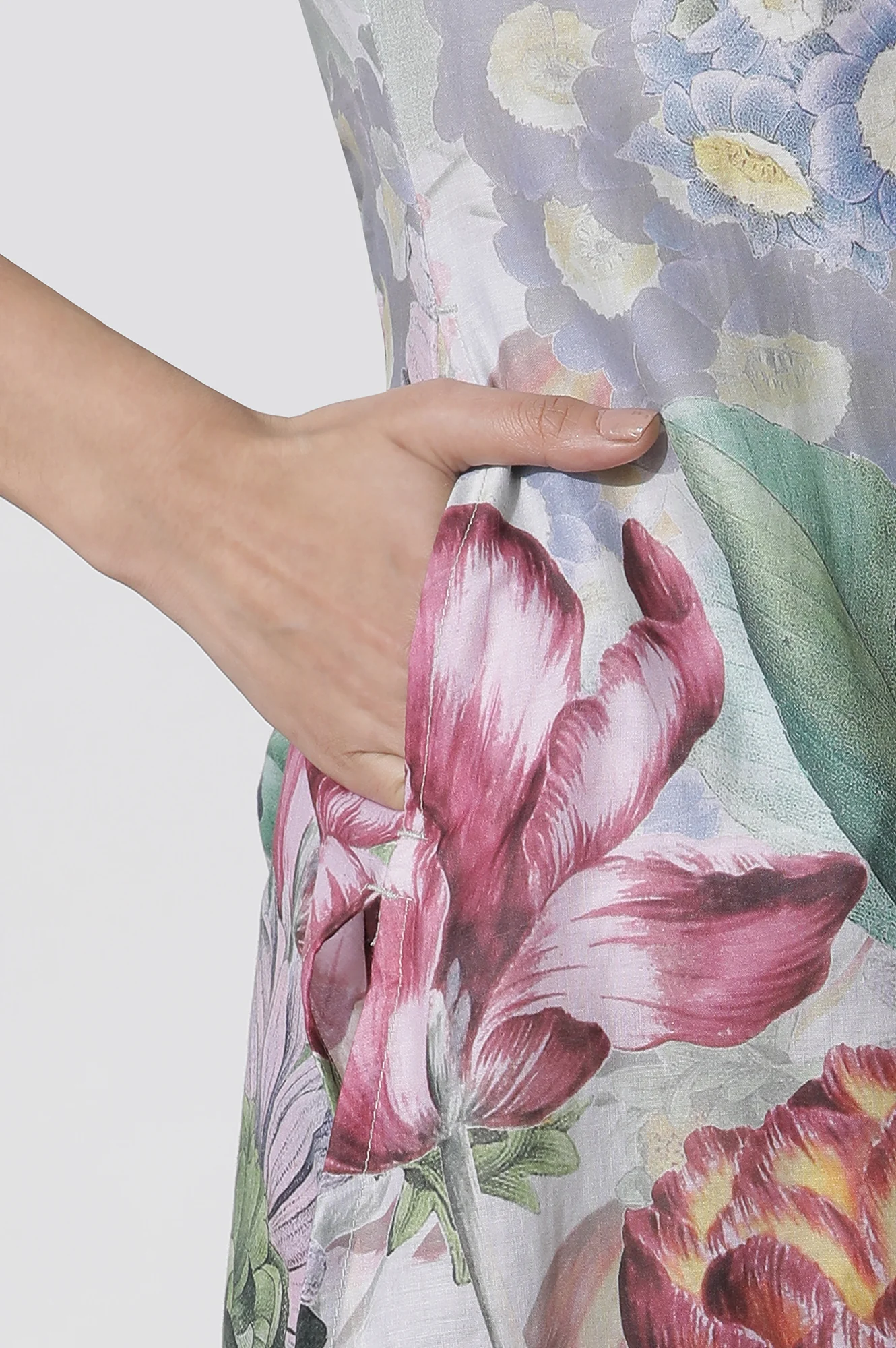 Multi-Coloured Floral Printed Short Kurta And Pants Set - Image 8