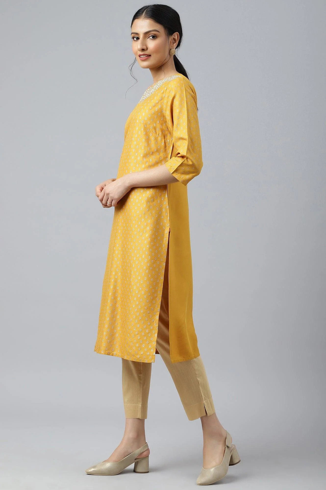 Mustard Printed kurta With Metallic Embroidery - Image 3