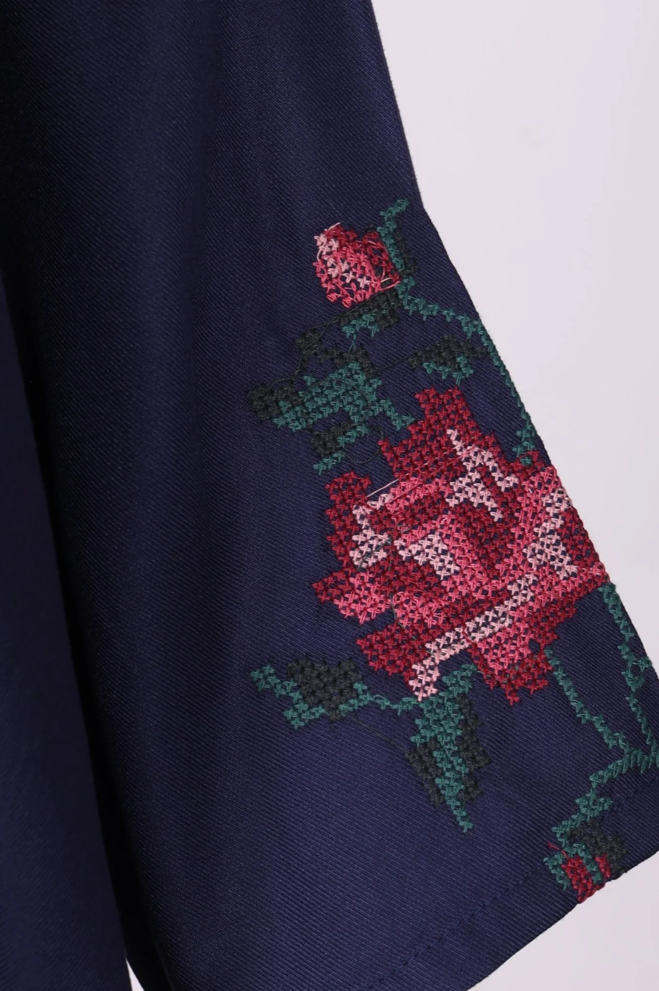 Navy Blue Thread Embroidered Straight Kurta with Pants Co-ord Set - Image 6