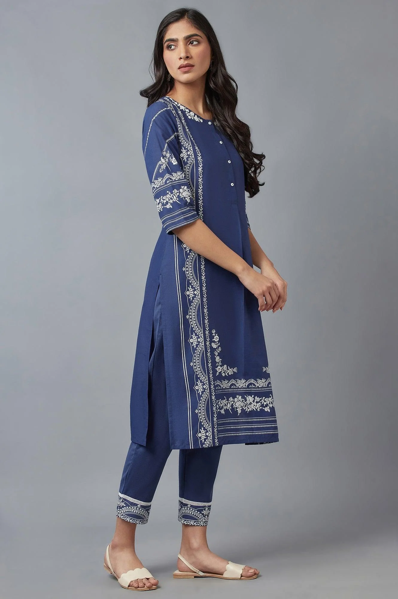 Navy Blue Floral Printed kurta with Parallel Pants - Image 4