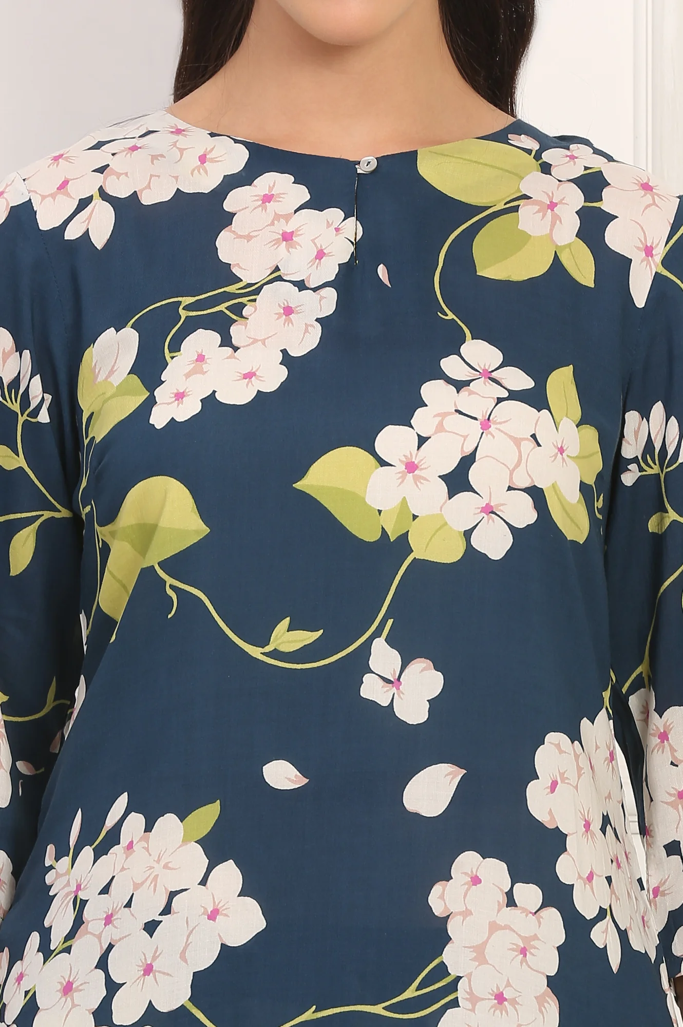 Navy Blue Floral Printed Straight Pure Cotton Kurta and Straight Pants Co-ord Set - Image 3