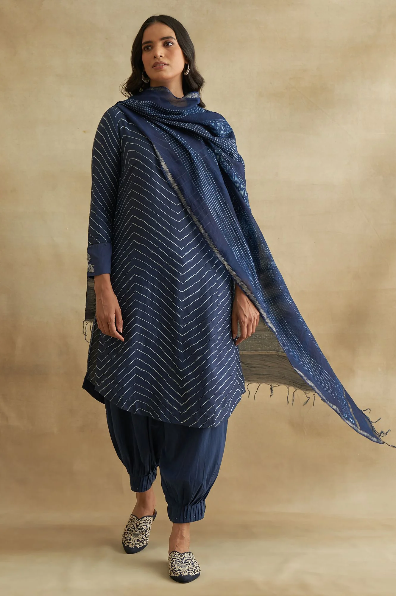 Navy kurta With Printed Shibori Pattern - Image 5