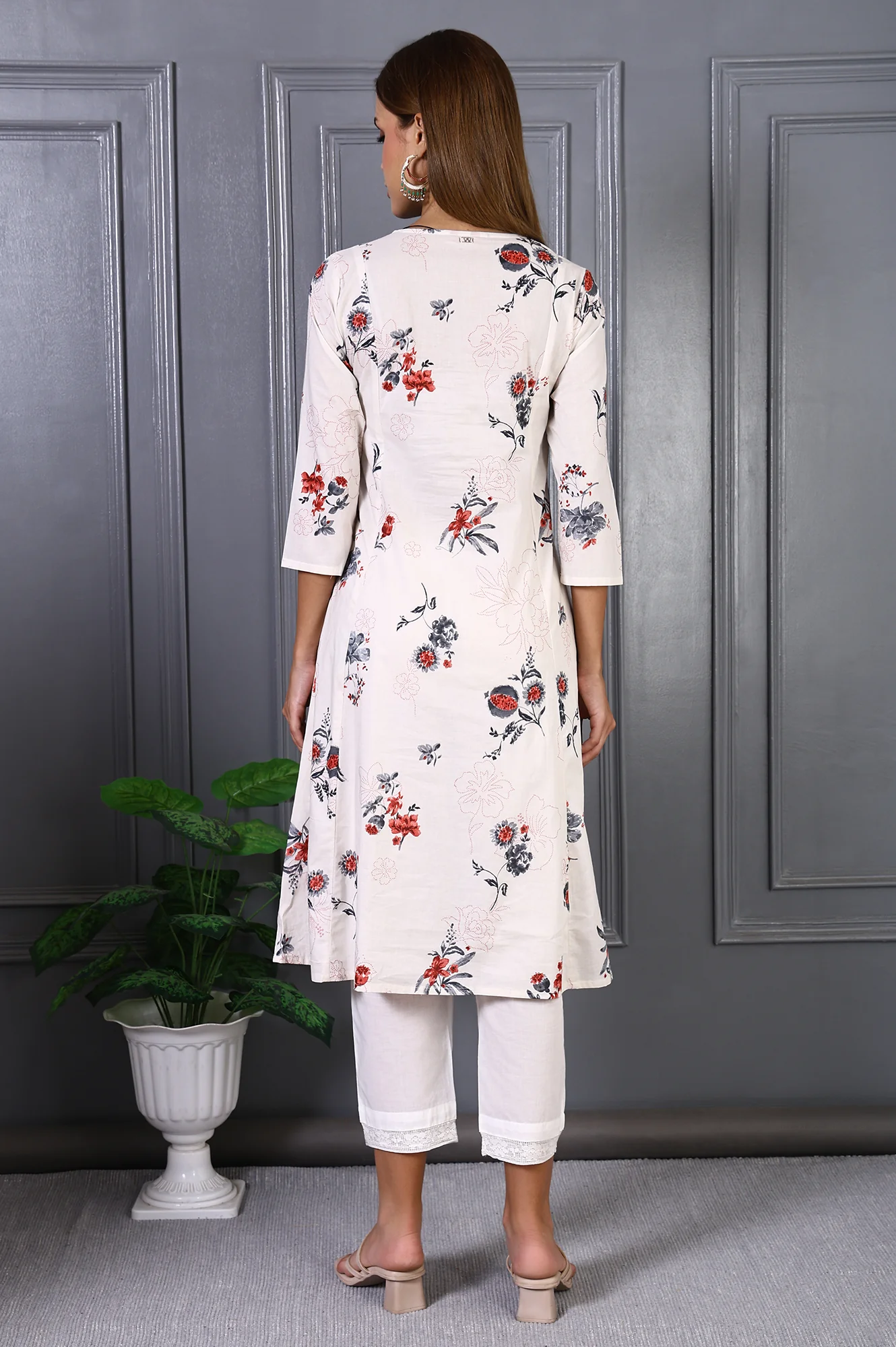Off White Floral Printed Pure Cotton Flared Kurta - Image 5