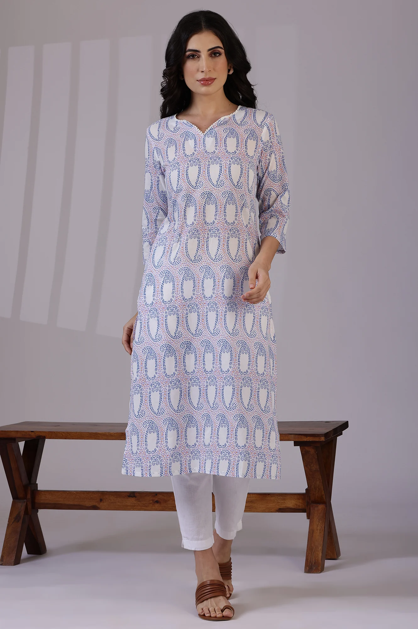 Off-White Floral Printed Pure Cotton Straight Kurta - Image 3