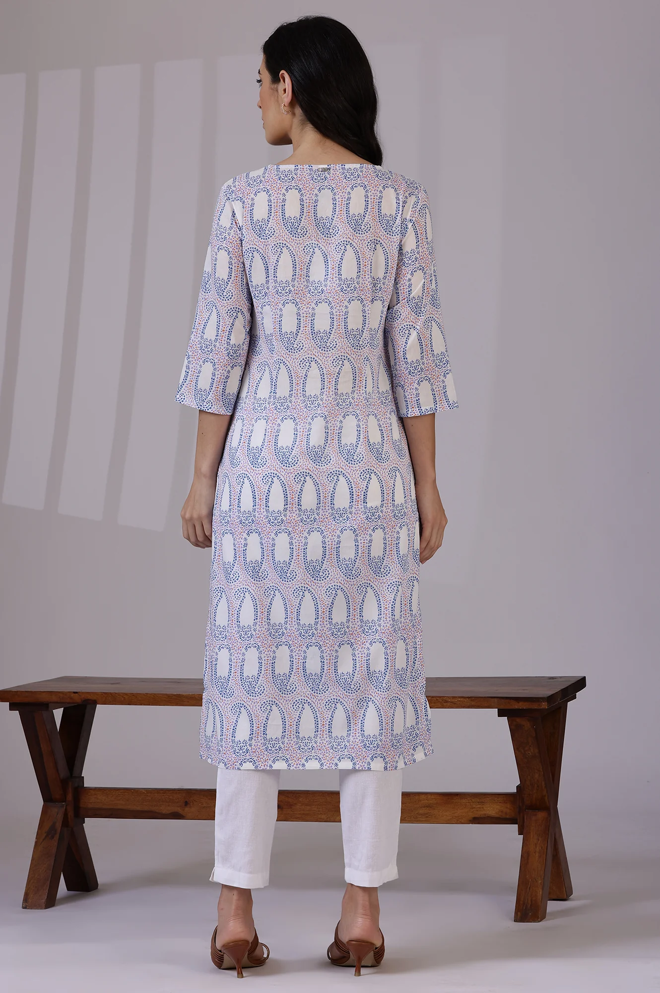 Off-White Floral Printed Pure Cotton Straight Kurta - Image 6