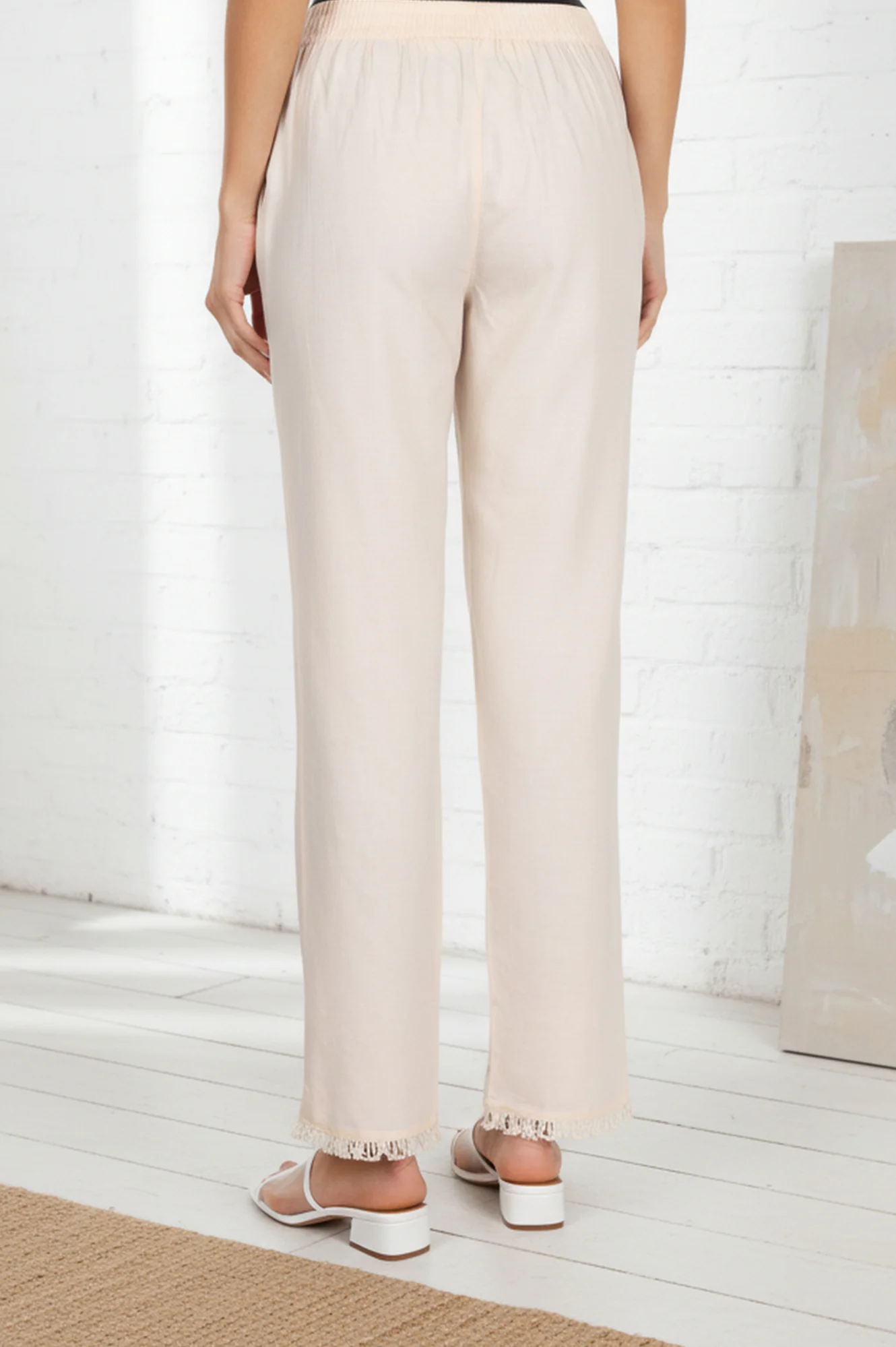 Off-White Solid Ankle Length Mid Rise Straight Pants - Image 3