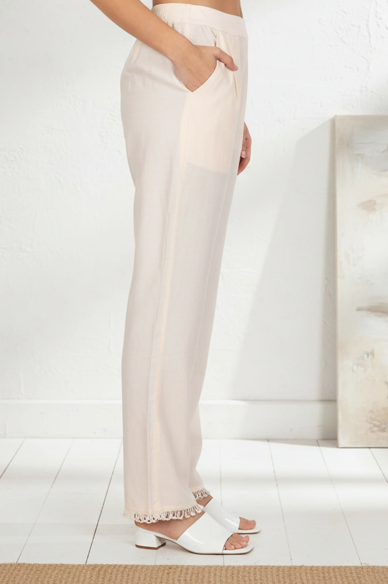 Off-White Solid Ankle Length Mid Rise Straight Pants - Image 4