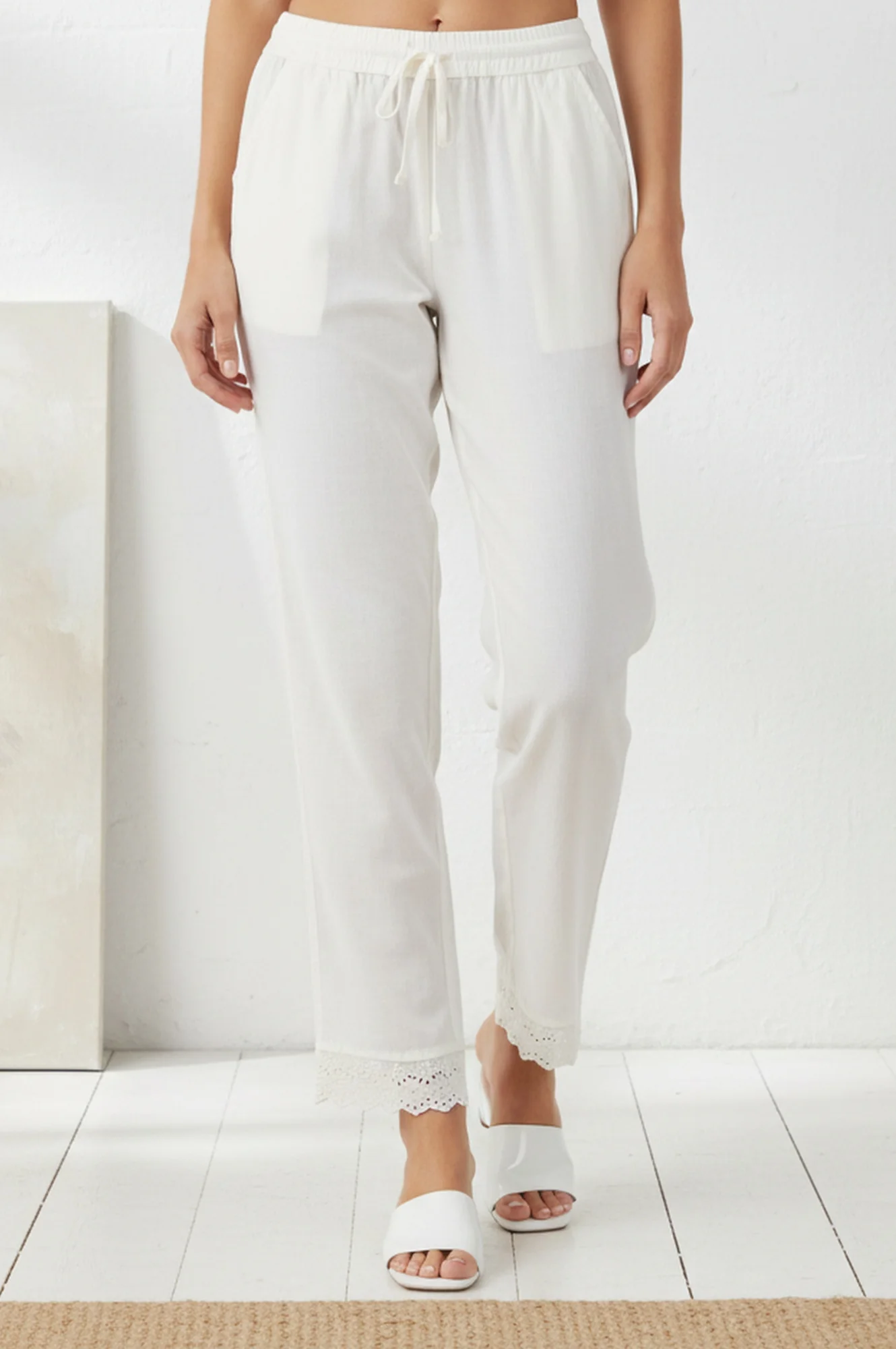 Off-White Solid Lace Pure Cotton Ankle Length Straight Pants
