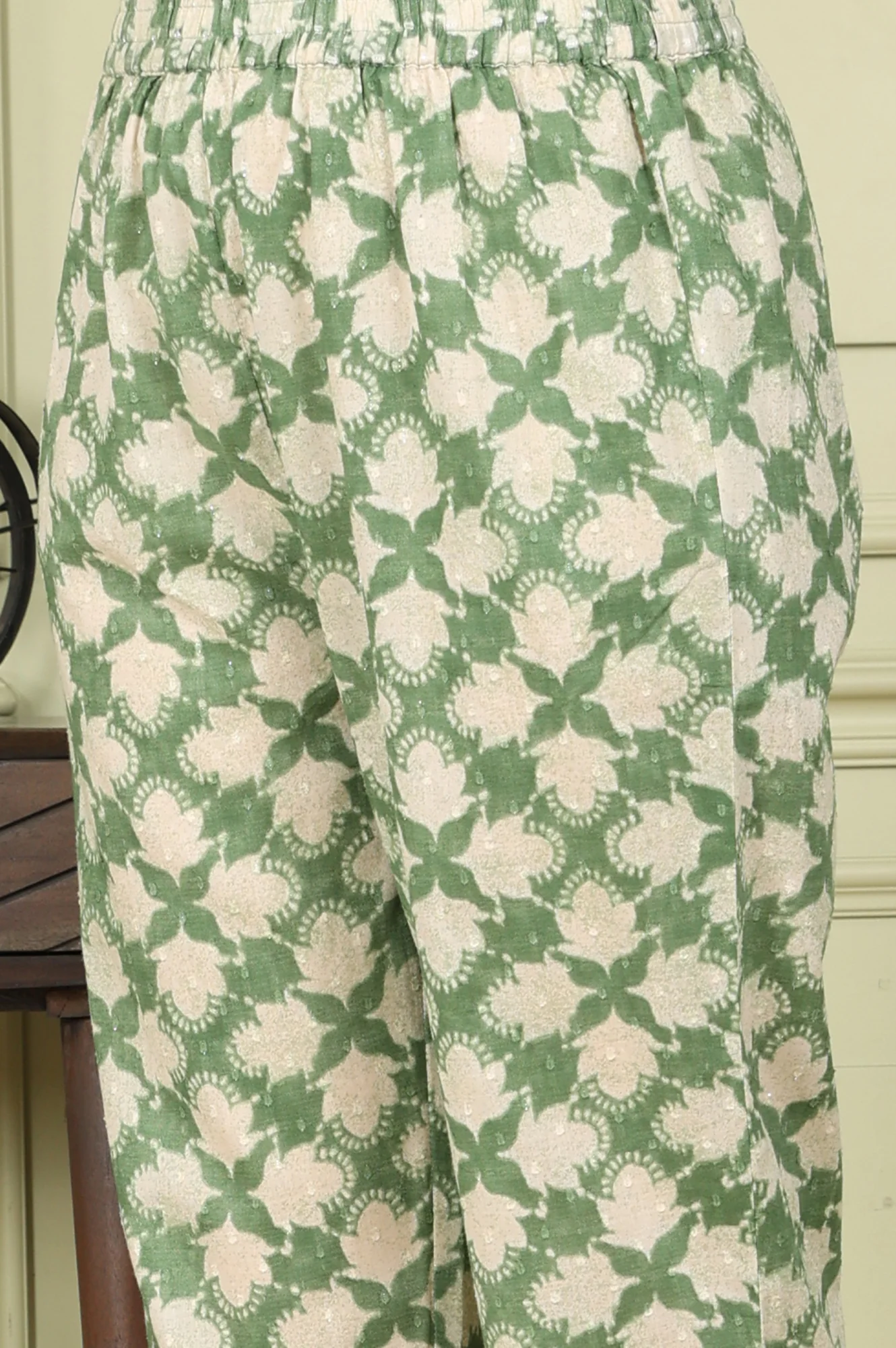 Olive Green Floral Printed Cotton Blend Straight Kurta And Pants Co-Ord Set - Image 9